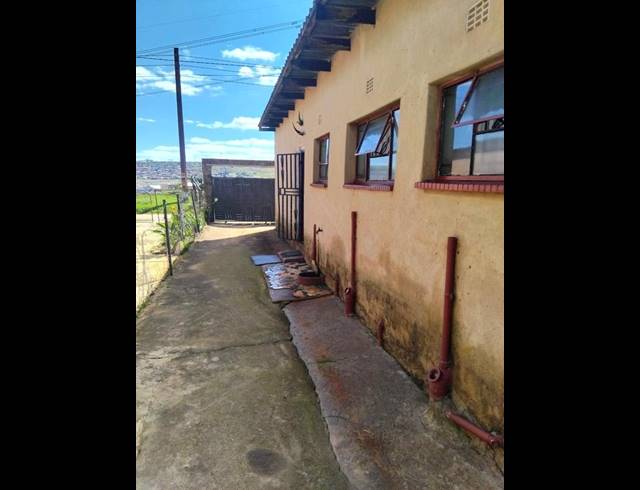 2 BEDROOM HOUSE FOR SALE IN THULANI